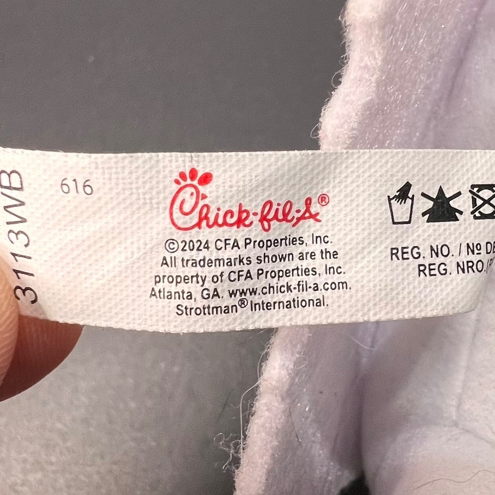 Chick-fil-A Small Cow Plush White Black Eat Mor Chikin Excellent 2024 Mascot - Picture 5 of 7